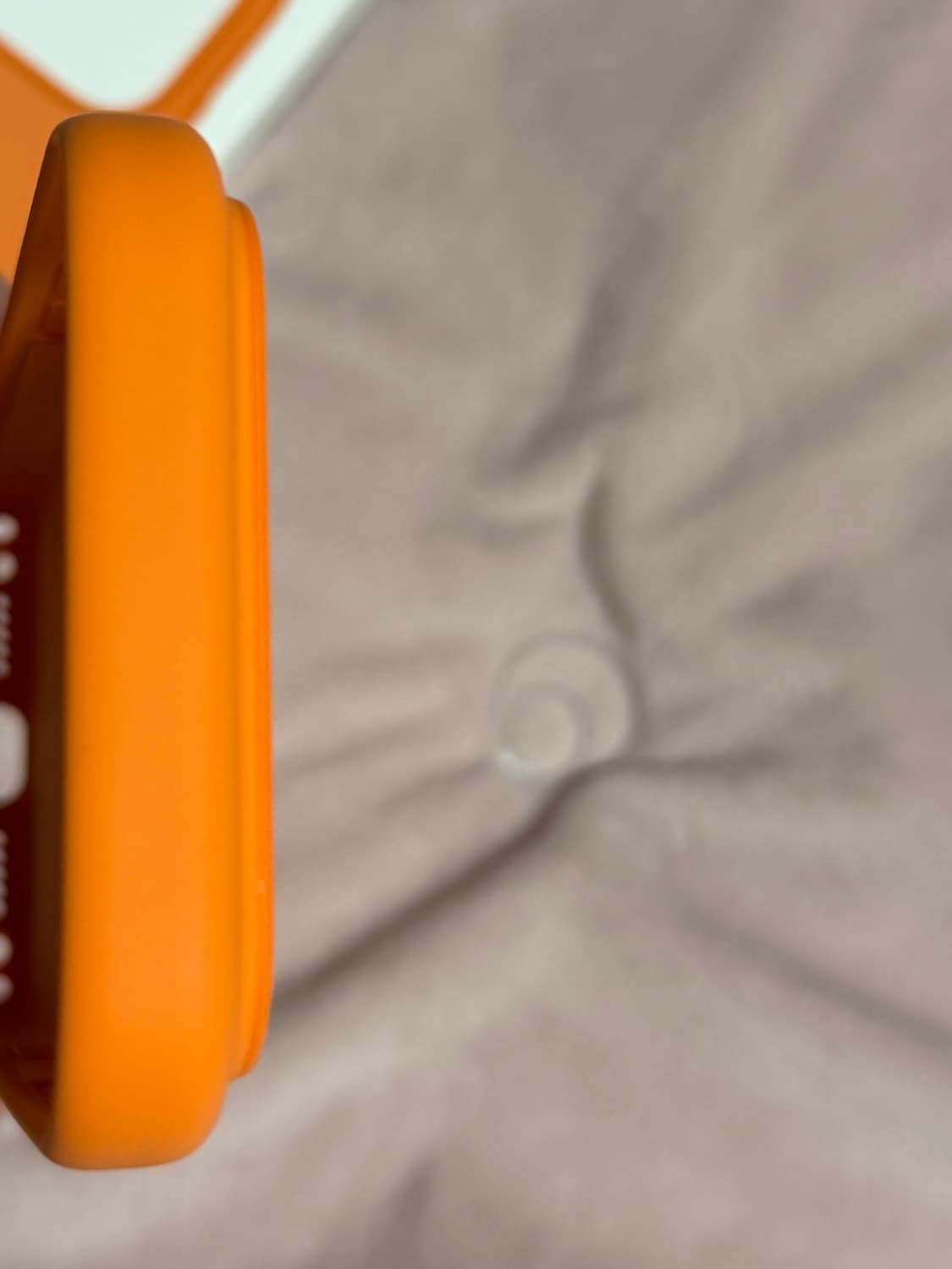 아이폰17프로 정품 실리콘케이스 오렌지 상품이미지5