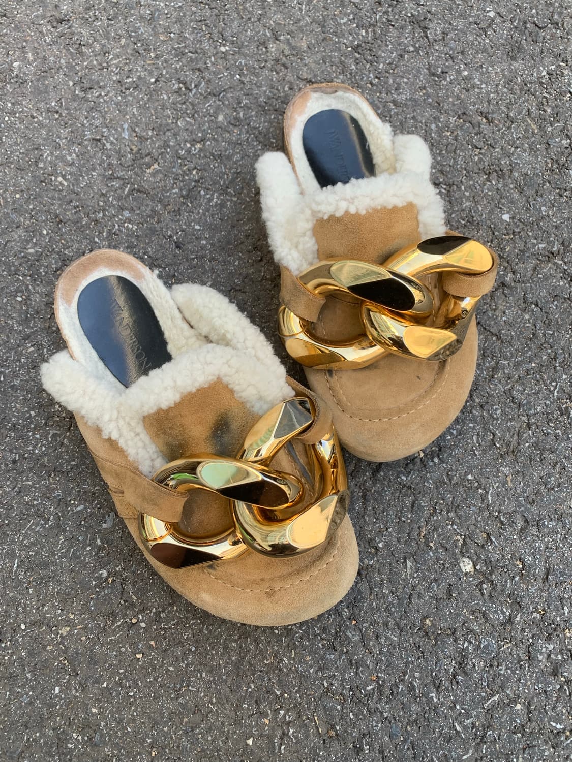  jw앤더슨 체인 퍼 뮬 (brown) 상품이미지3