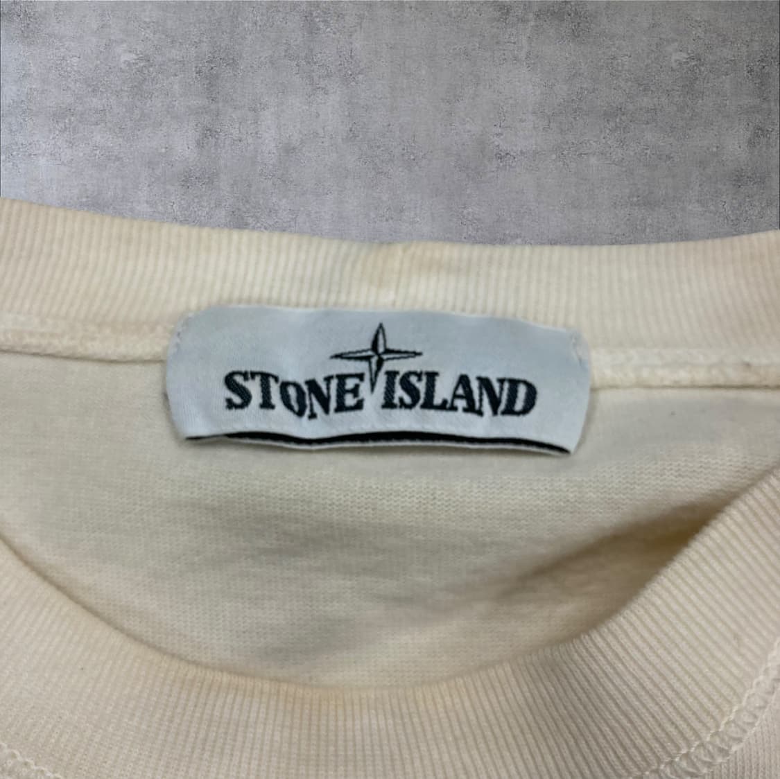 스톤 아일랜드 아이보리 컬러 와펜 롱 슬리브 상품이미지3