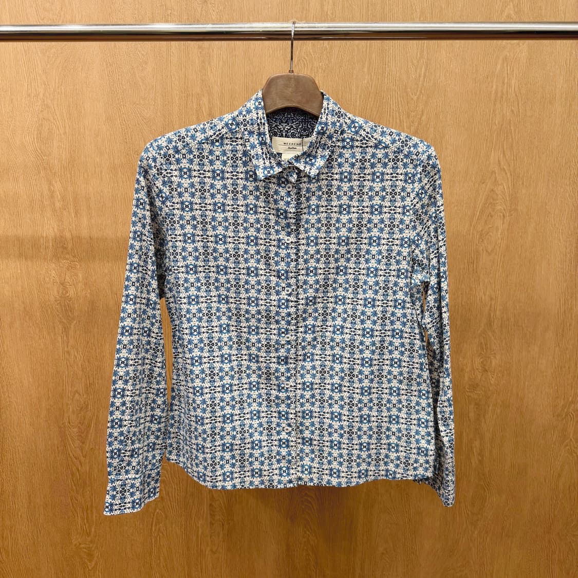 막스마라 긴팔 셔츠 플라워 패턴 버튼 클로징 디테일 레귤러핏 스카이 블루 상품이미지2