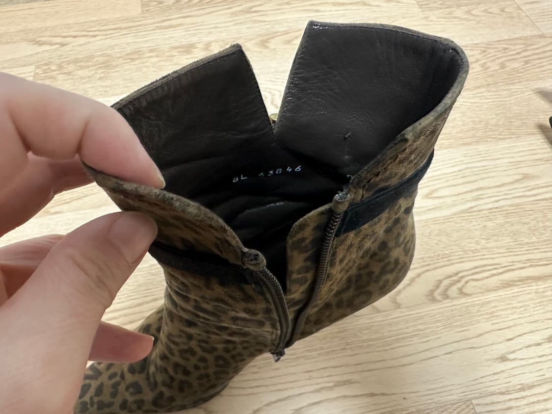 stuart weitzman 스튜어트 와이츠먼 스웨이드 앵클 부츠 상품이미지3