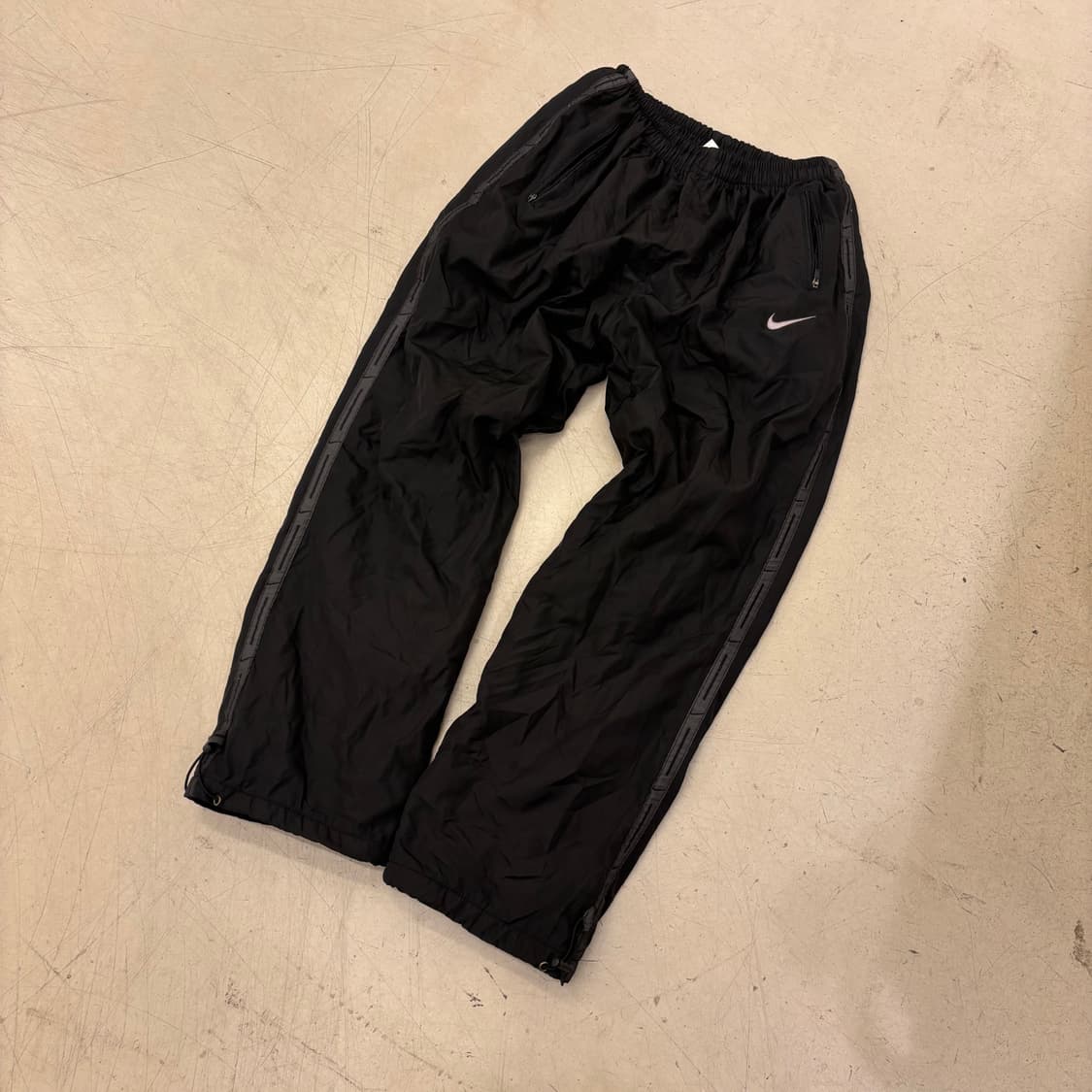 나이키 스우시 기모 사이드라인 트레이닝 팬츠 상품이미지1