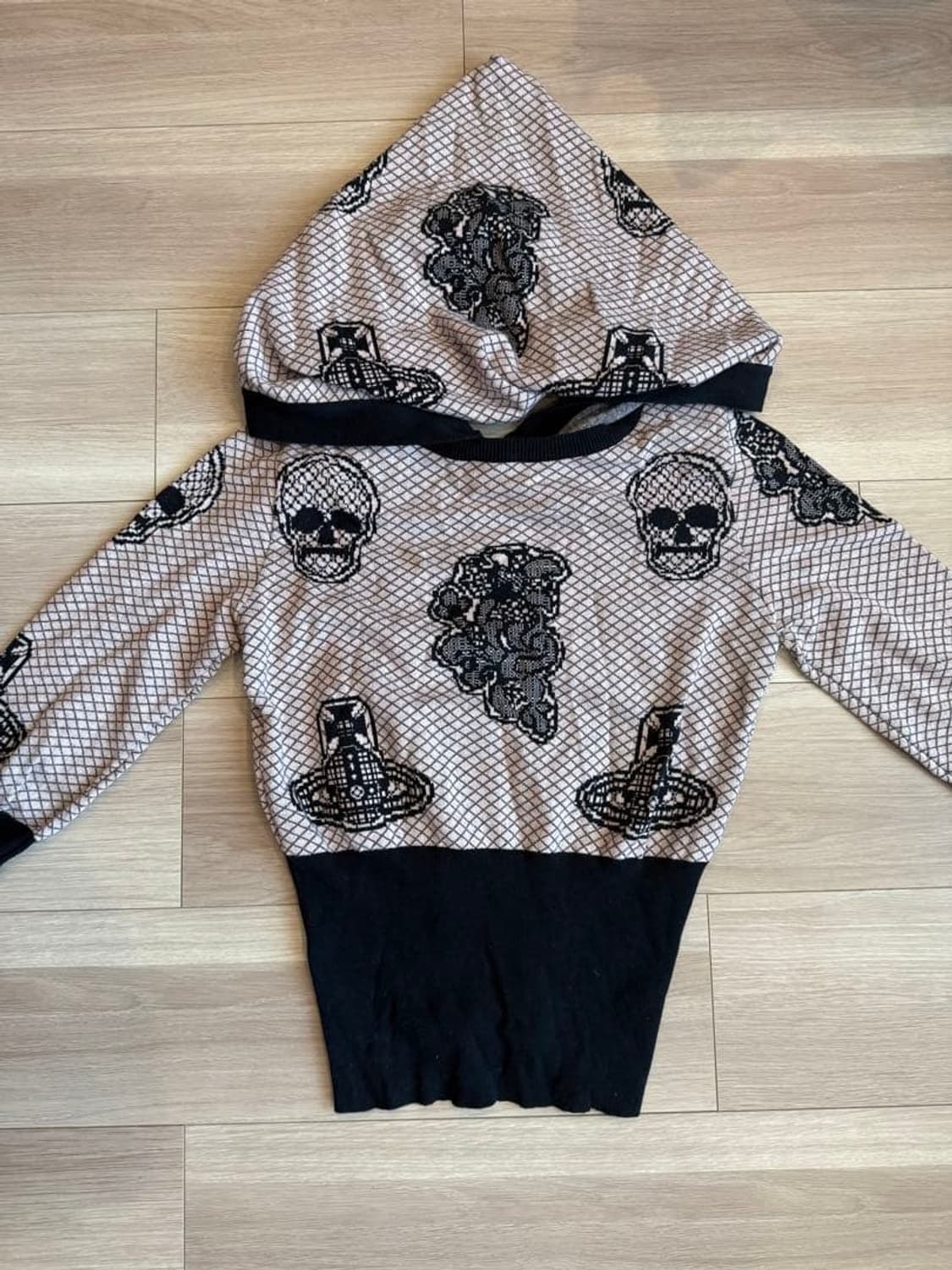 비비안웨스트우드 스컬 후드 가디건 상품이미지2