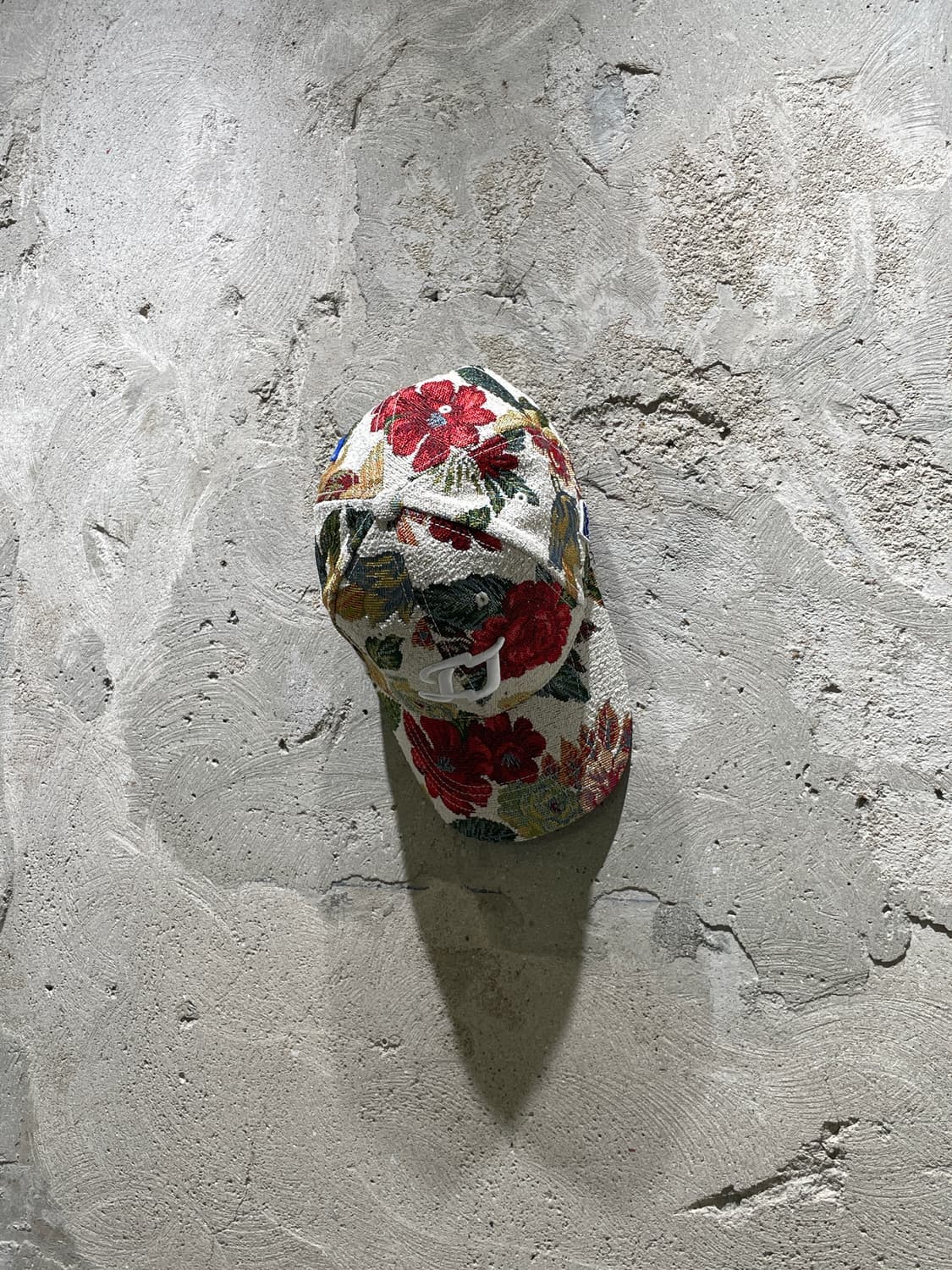 아더에러 23S/S 아이보리 커시브 trs 플로럴 볼캡 상품이미지1