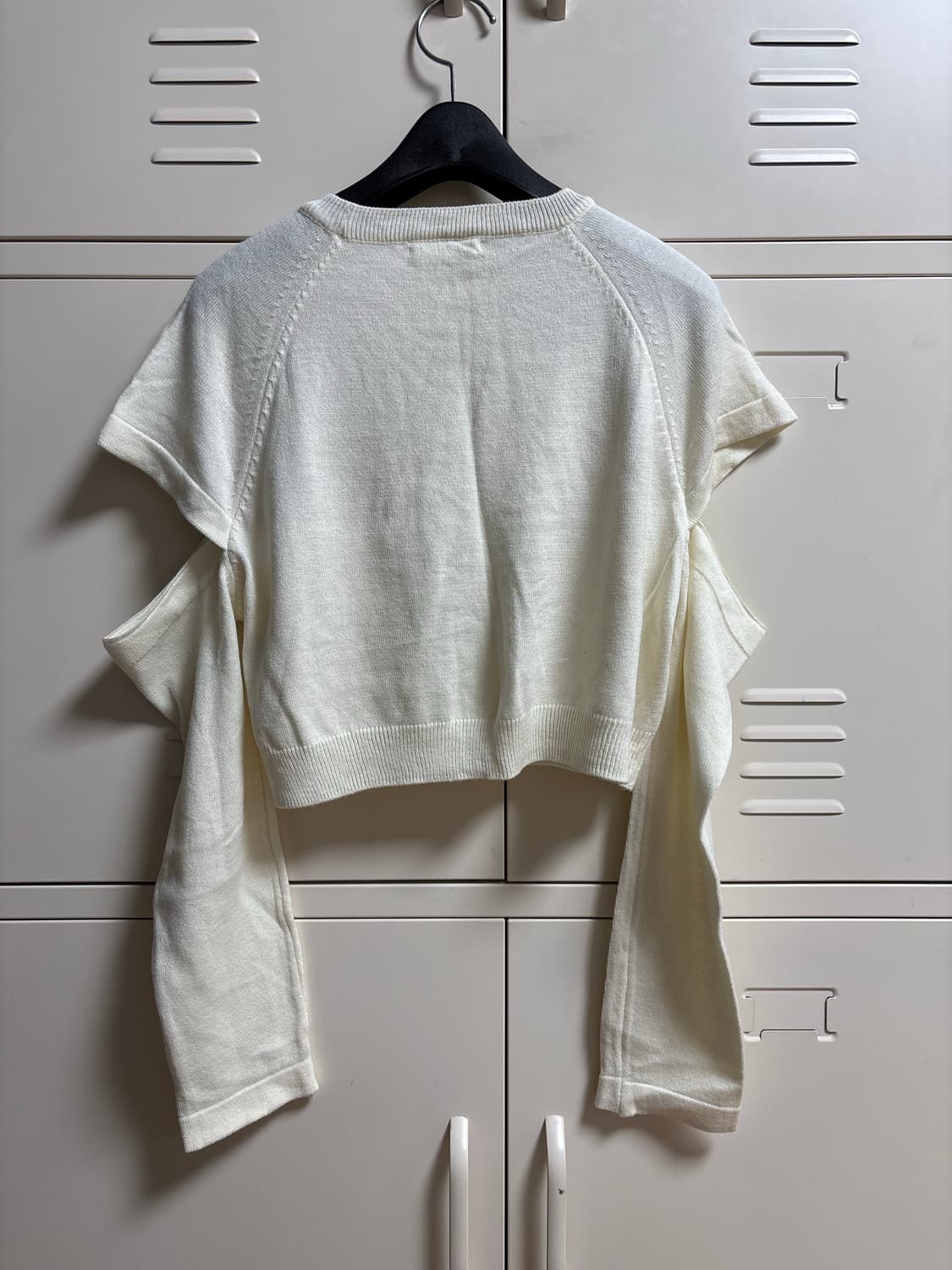 아이보리 소매 트임 크롭 니트(새상품) 상품이미지2