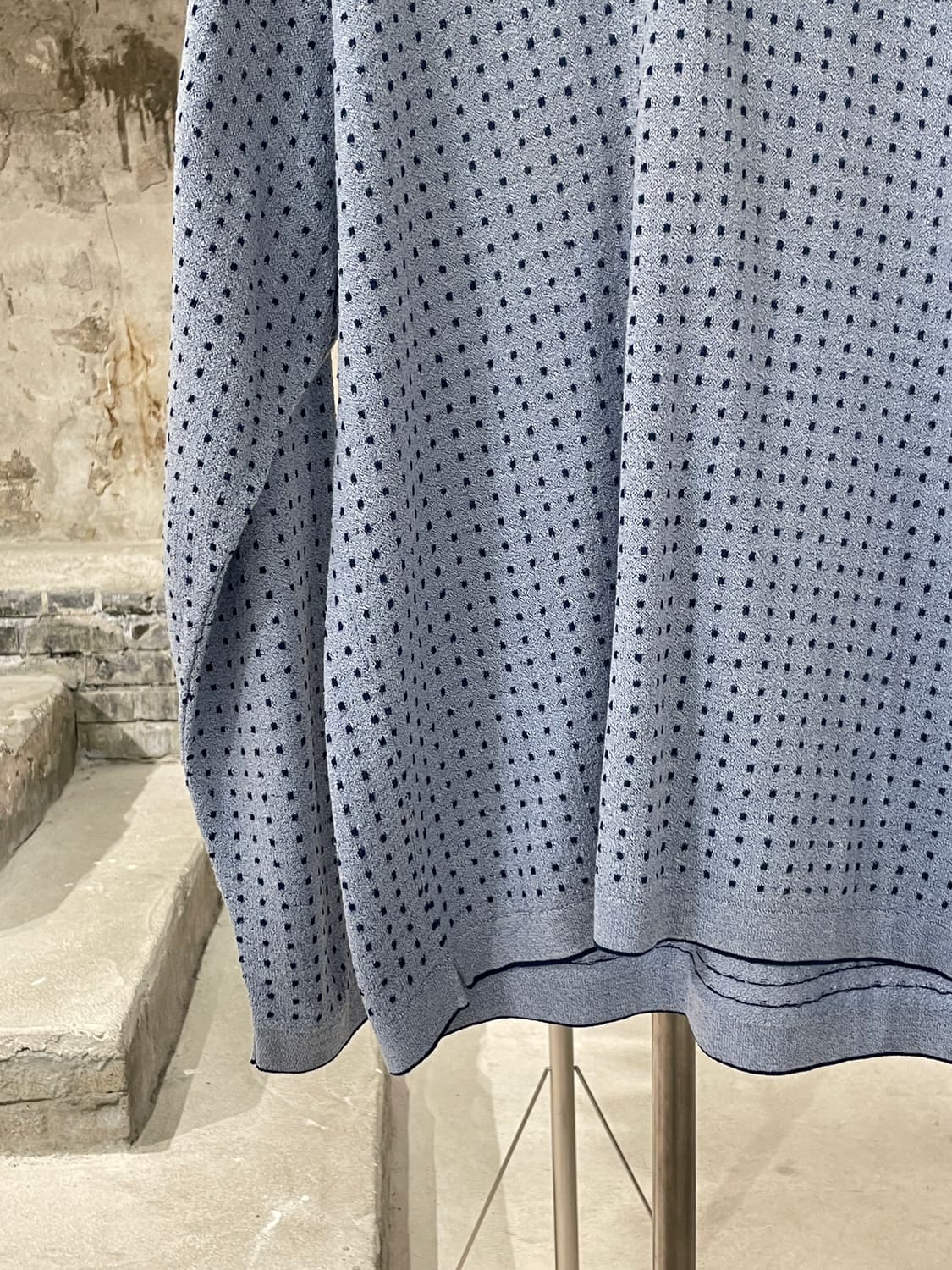 에르메네질도 제냐 스카이 블루 스트레치 도트 V넥 니트 상품이미지4