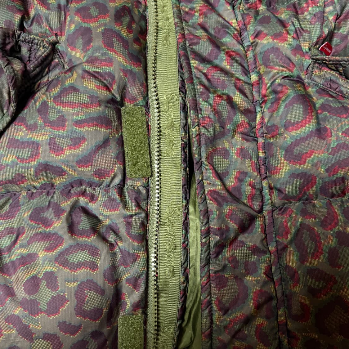 슈프림 700필 다운자켓 레오파드 M 상품이미지6