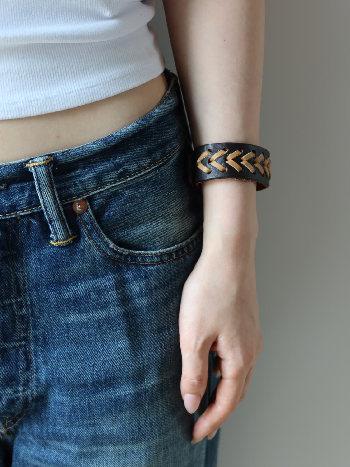 stitched leather cuff 상품이미지2