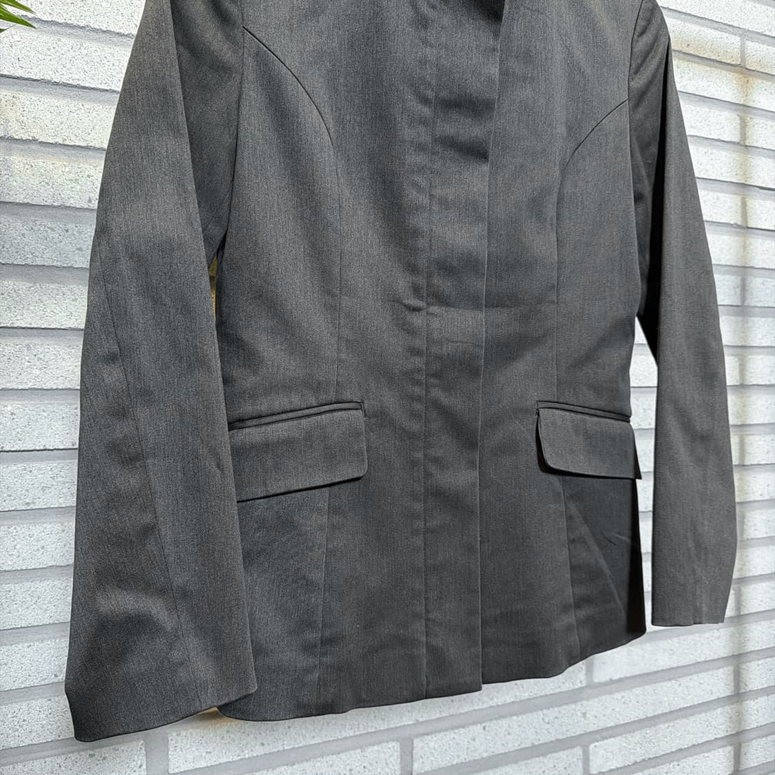 오조크 스탠카라 미니멀 자켓 커브드 절개 디테일 슬림핏 차콜 상품이미지5