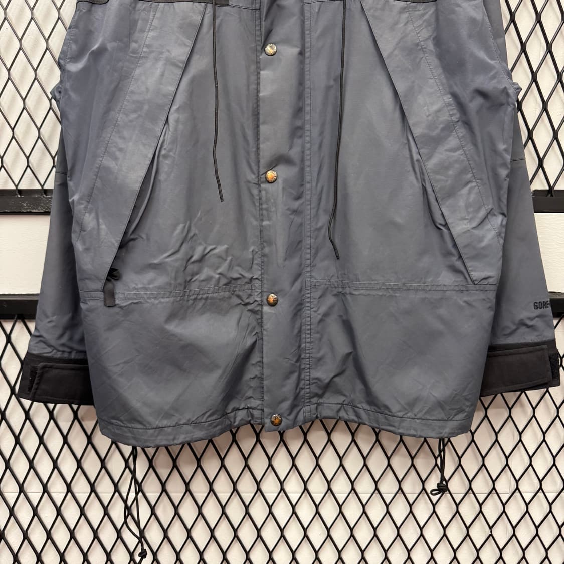 90s 노스페이스 올드스쿨 마운틴파카 하이넥 고어텍스 그레이 블랙 상품이미지4