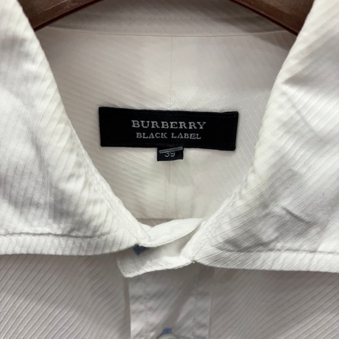 버버리 블랙 라벨 코튼 긴팔 셔츠 포켓 블루 로고 자수 디테일 화이트 상품이미지7