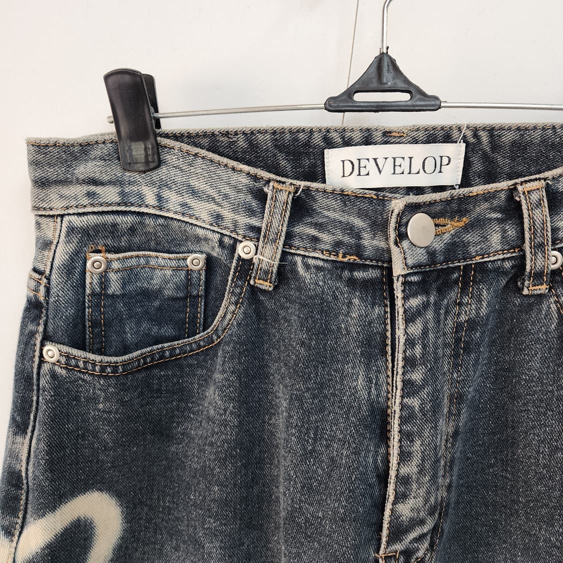 DEVELOP 하트 워싱 데님 팬츠 상품이미지2