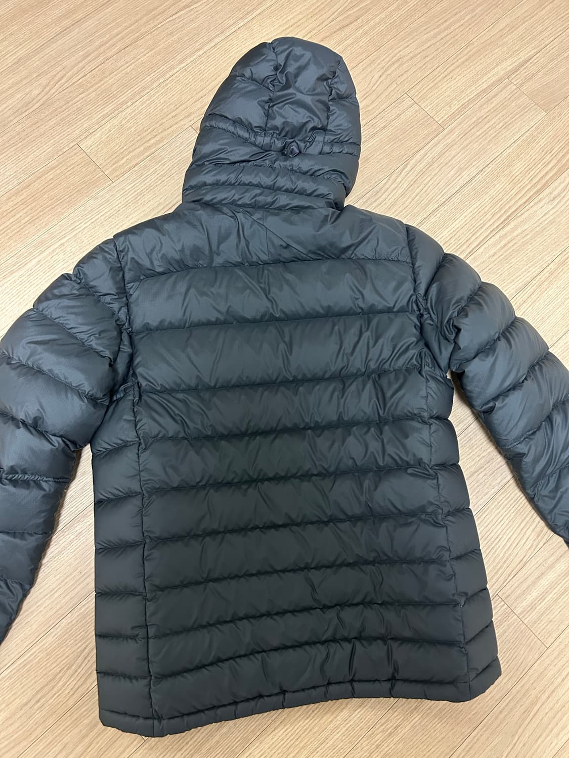 파타고니아 다운 후디 경량패딩 m사이즈 상품이미지2