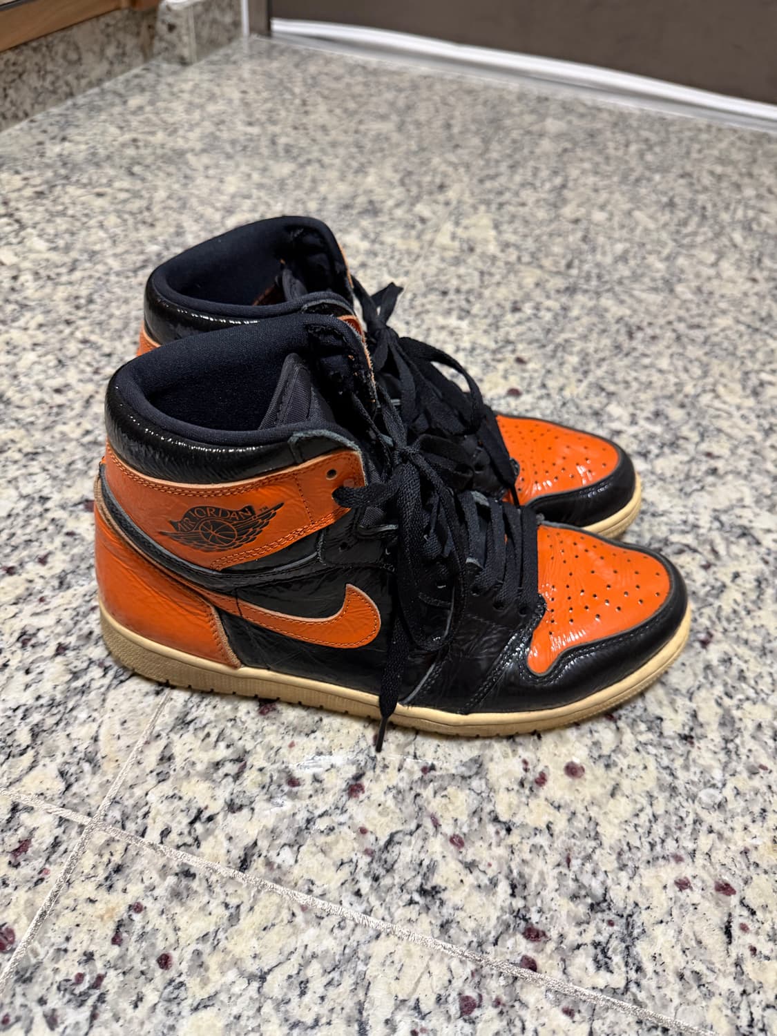 조던 1 레트로 하이 쉐터드 백보드 3.0 상품이미지2