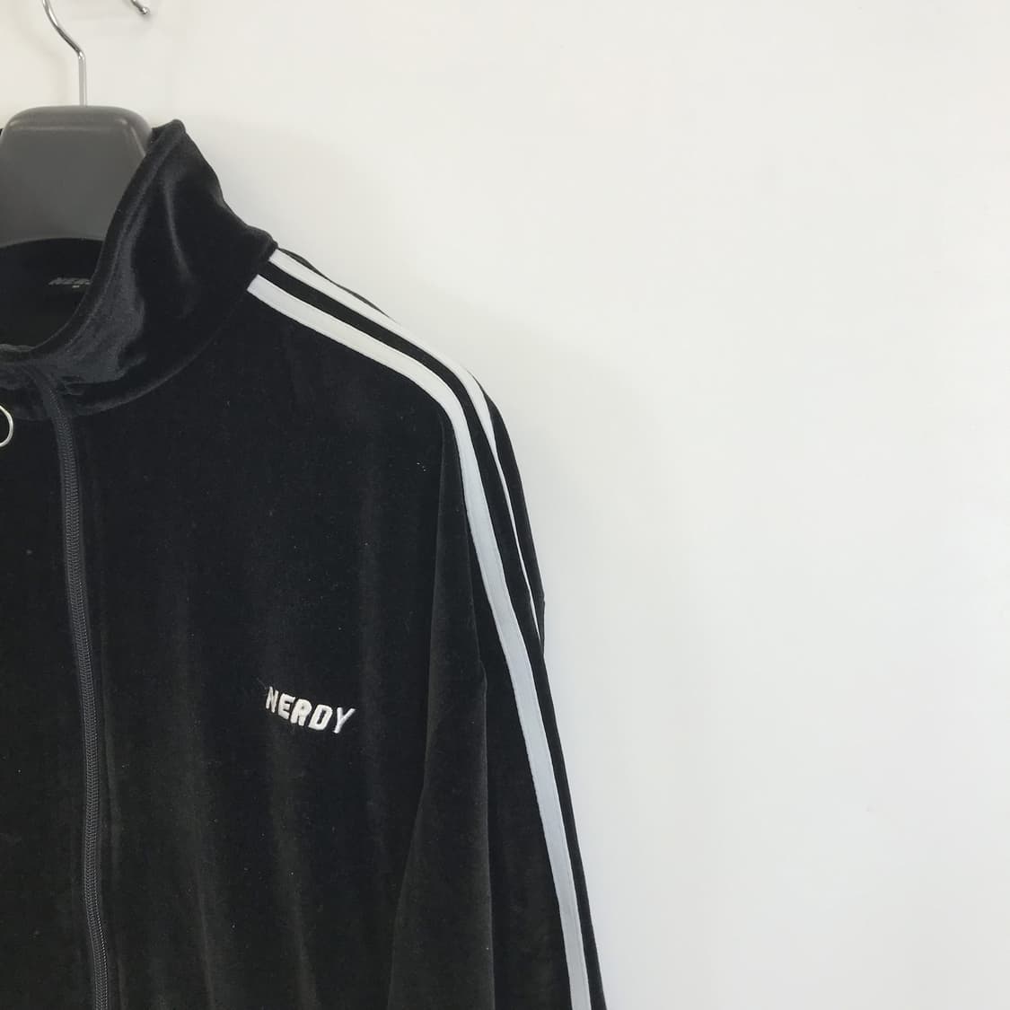 널디 NERDY 벨벳 트랙탑 블랙 [M] 상품이미지2