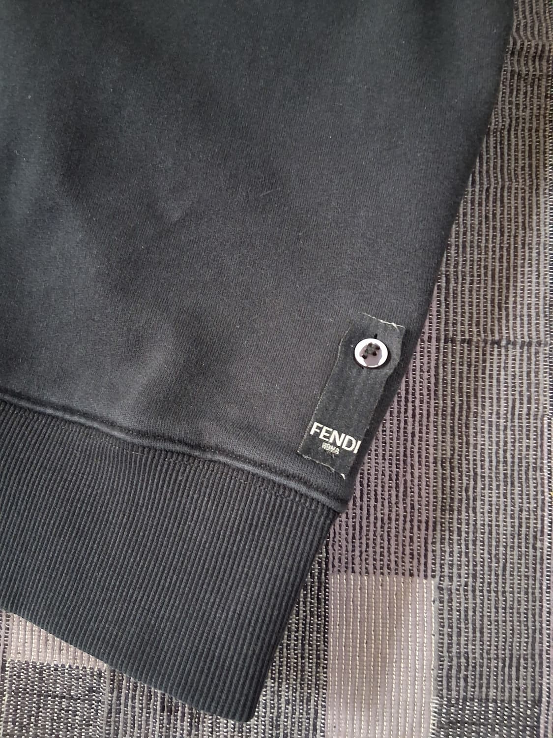 펜디블랙포켓맨투맨 상품이미지3