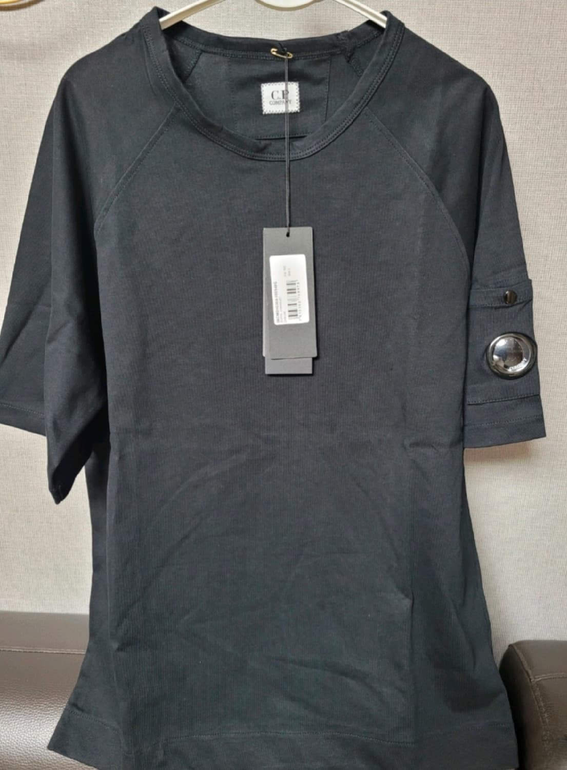 CP컴퍼니 렌즈 와펜 반팔티 블랙 M 상품이미지1