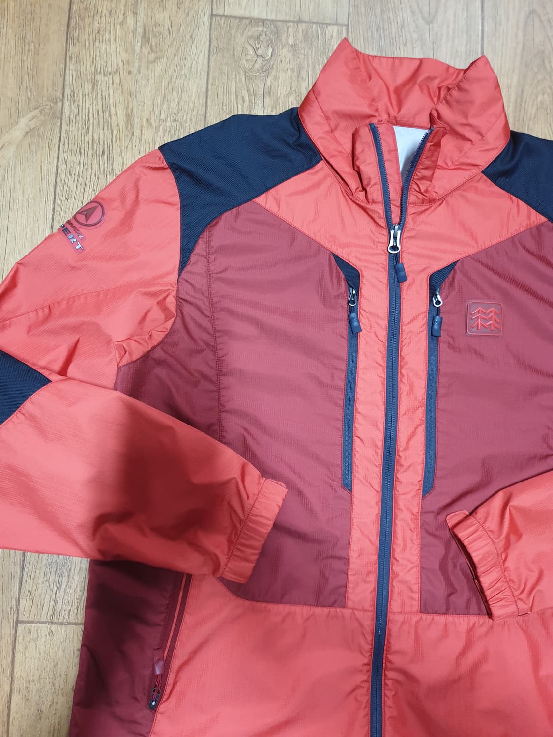 1054 코오롱 아웃도어 바람막이 105 사이즈입니다 상품이미지4