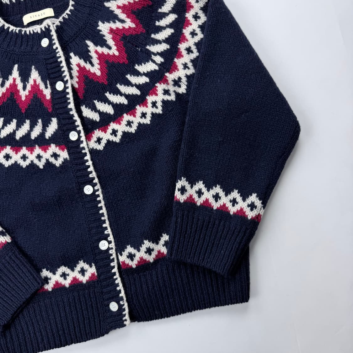 시야쥬 노르딕 자카드 니트 가디건 네이비 상품이미지5