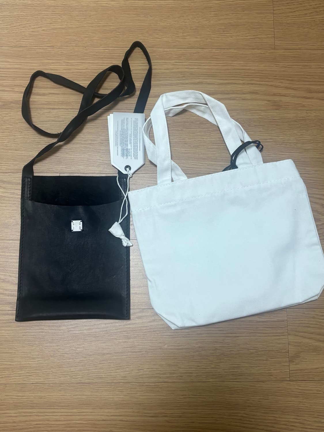 [새상품] 구이디 말가죽 패스포트 크로스백 상품이미지6