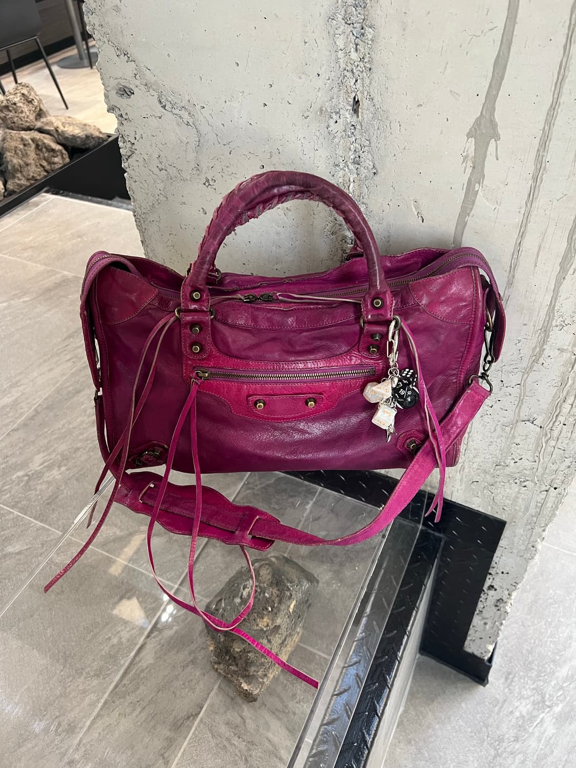 발렌시아가 클래식 모터백 상품이미지1