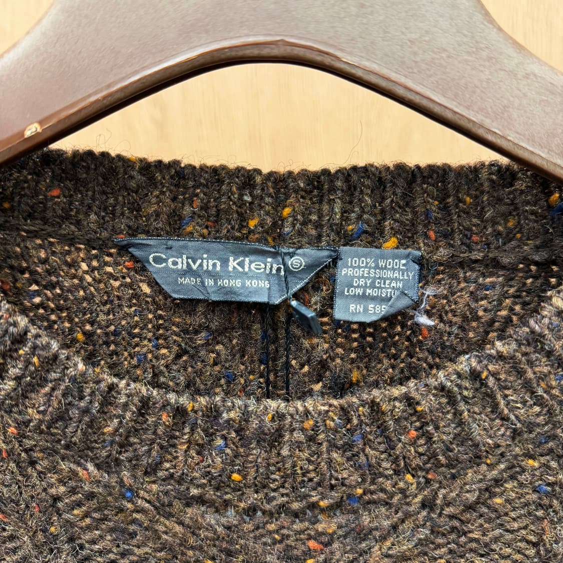 캘빈클라인 라운드넥 긴팔 니트 케이블 패턴 트위드 텍스처 디테일 브라운 상품이미지6