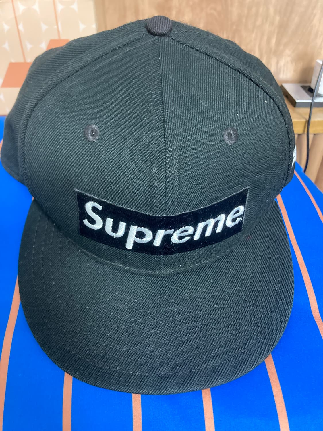 슈프림 뉴에라 모자 상품이미지1