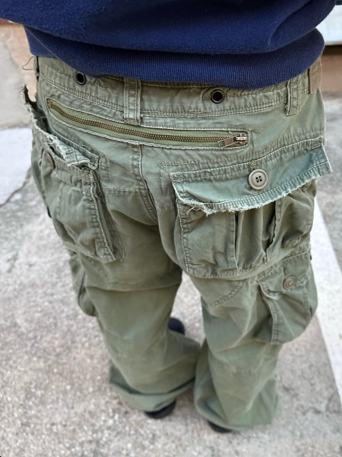 스투시 코치자켓 데우스 맨투맨 카키 카고팬츠 코디 상품이미지7