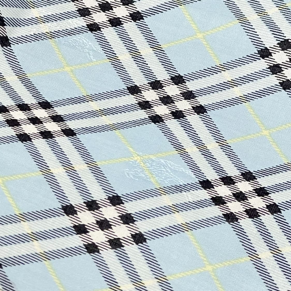 (새상품) burberry /버버리 쁘띠스카프 손수건 상품이미지5