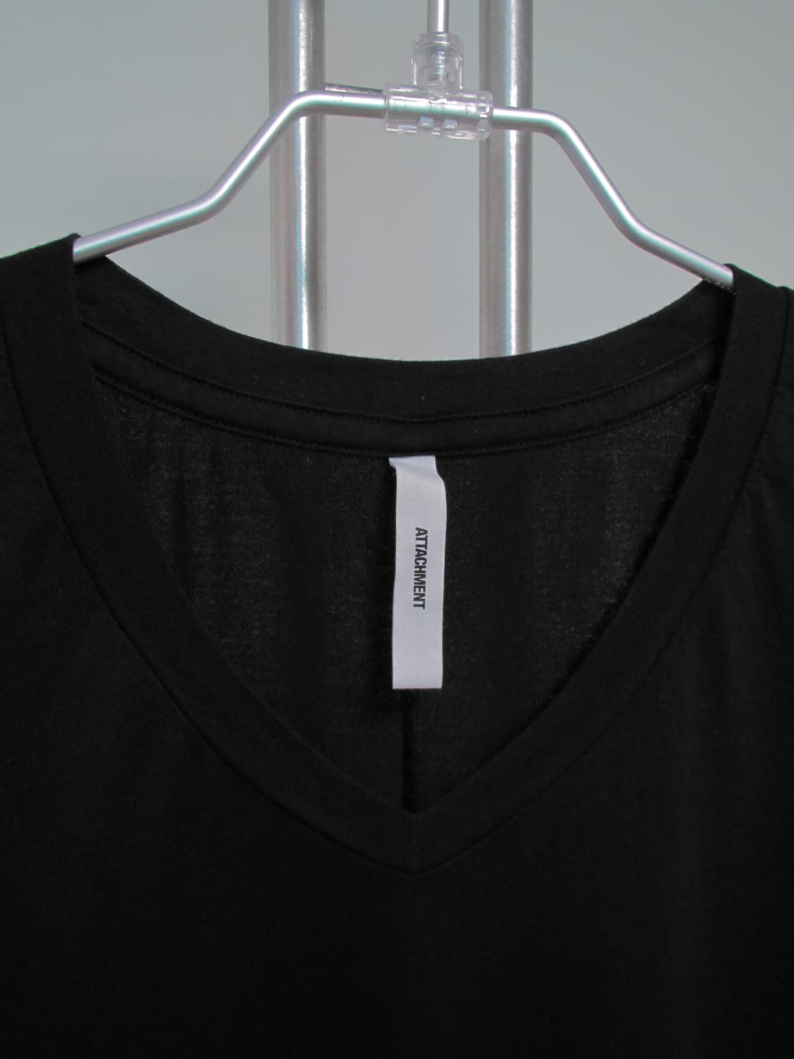 Attachment v neck t-shirt 상품이미지2