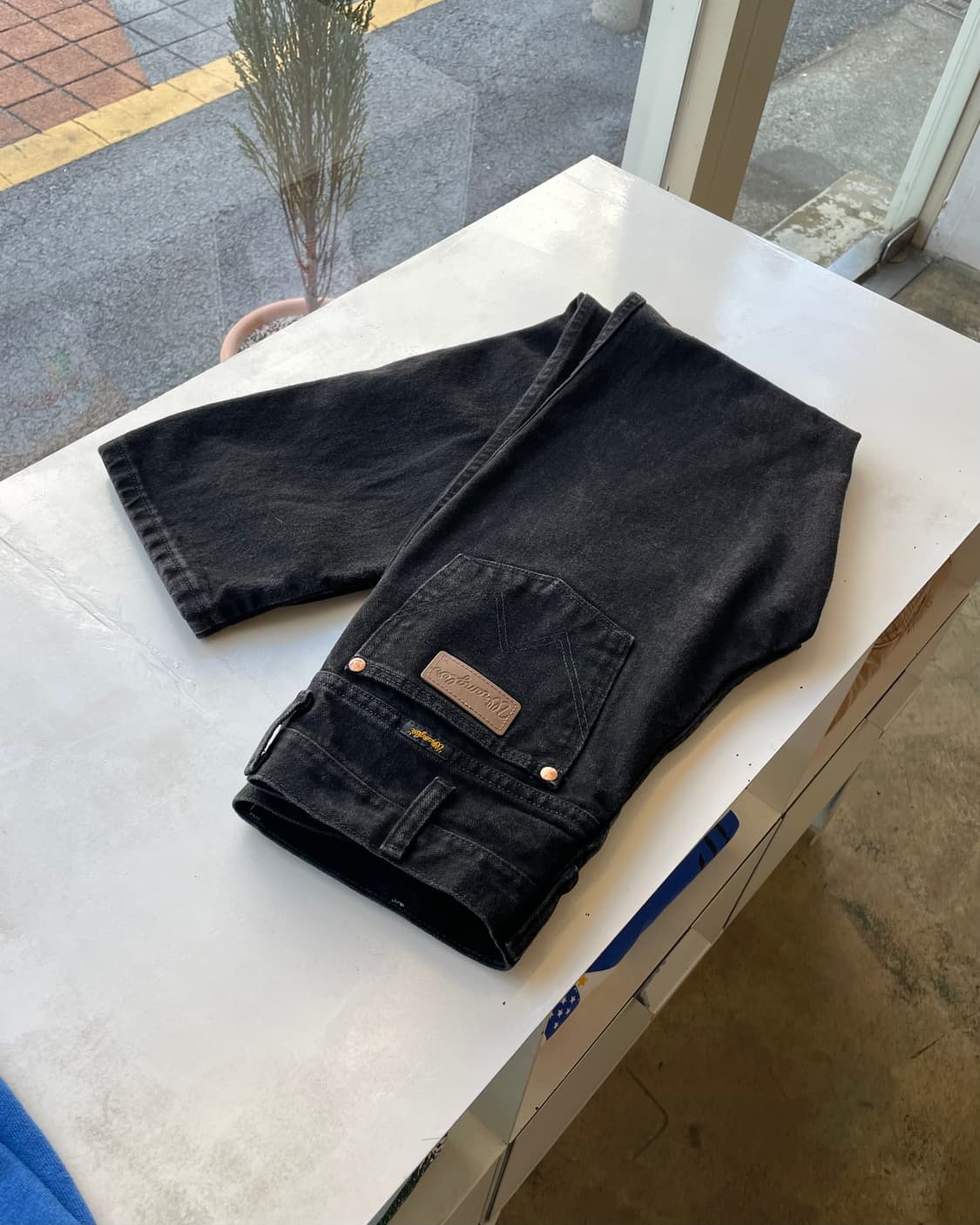 Wrangler 936 wbk ( 랭글러 카우보이 컷 블랙 데님 ) 상품이미지1