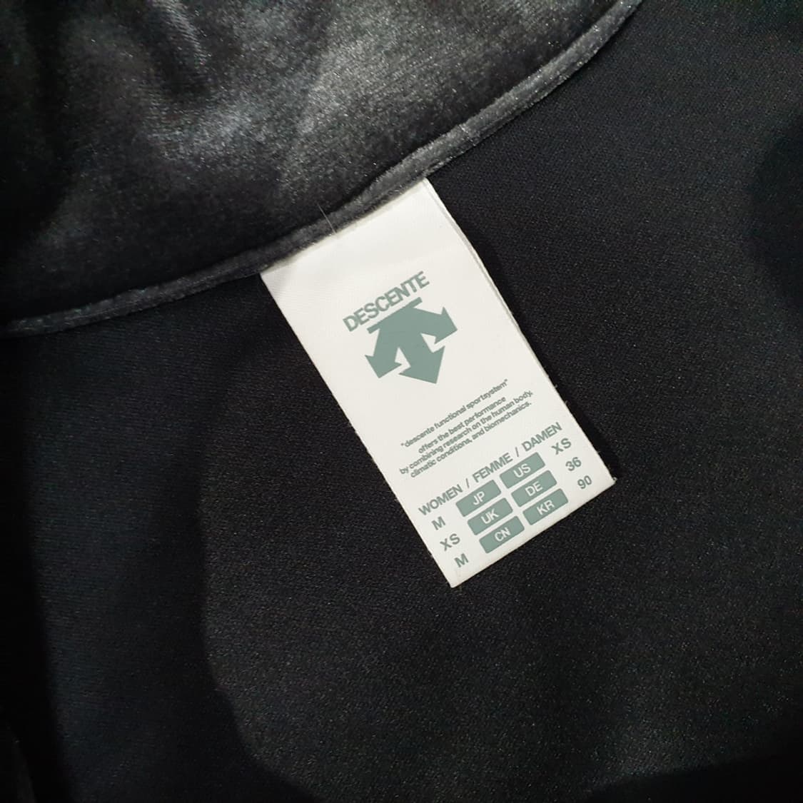 데상트 그라운드 벨벳 풀집 자켓 90 상품이미지4