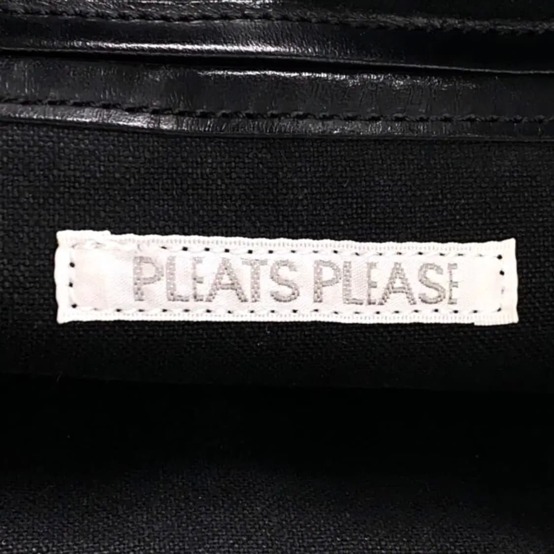 이세이미야케 플리츠 플리즈 닷패턴 컷아웃 토트백 상품이미지5