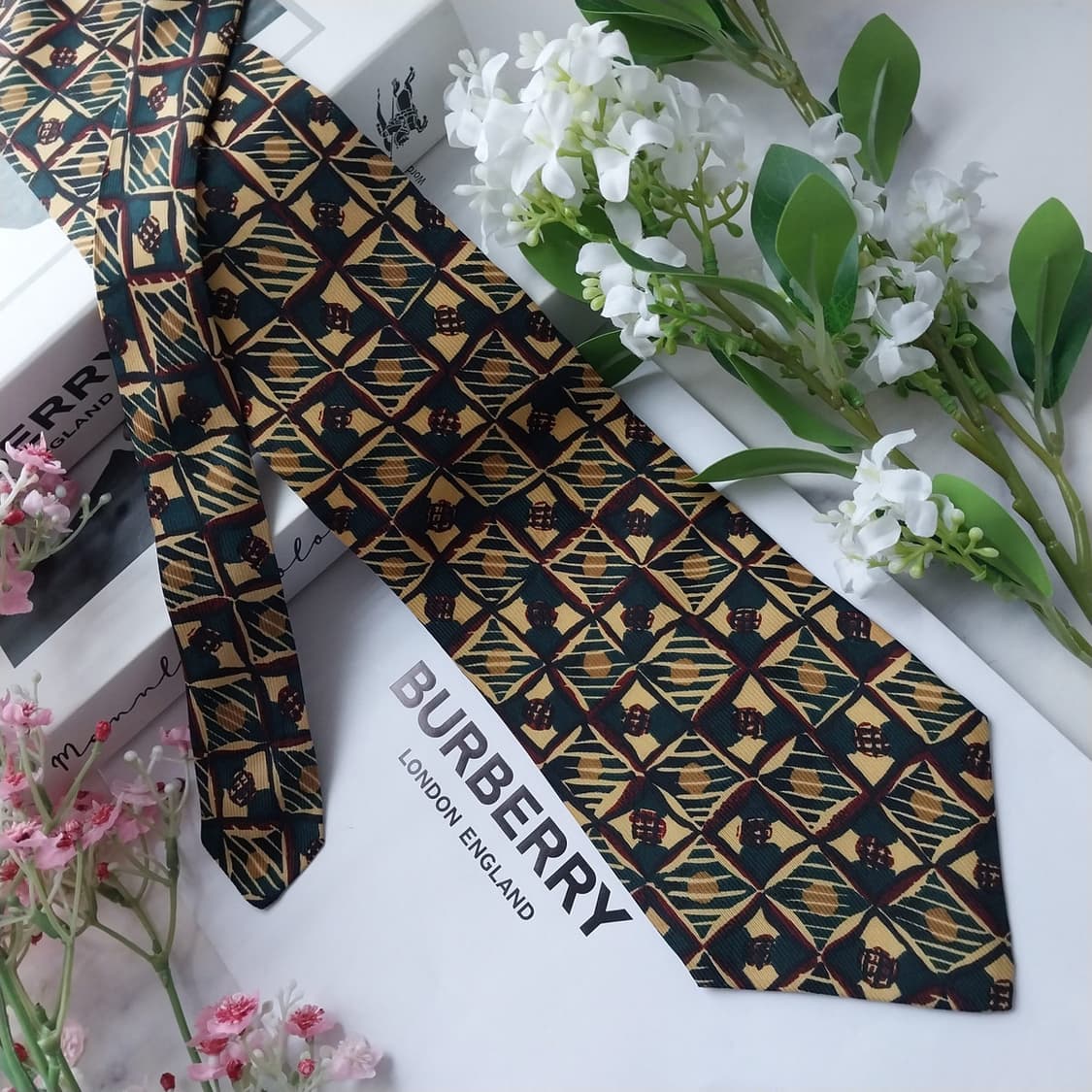 버버리 실크 베이지 헤리티지 패턴 넥타이 10cm A+등급 K2243
 상품이미지4