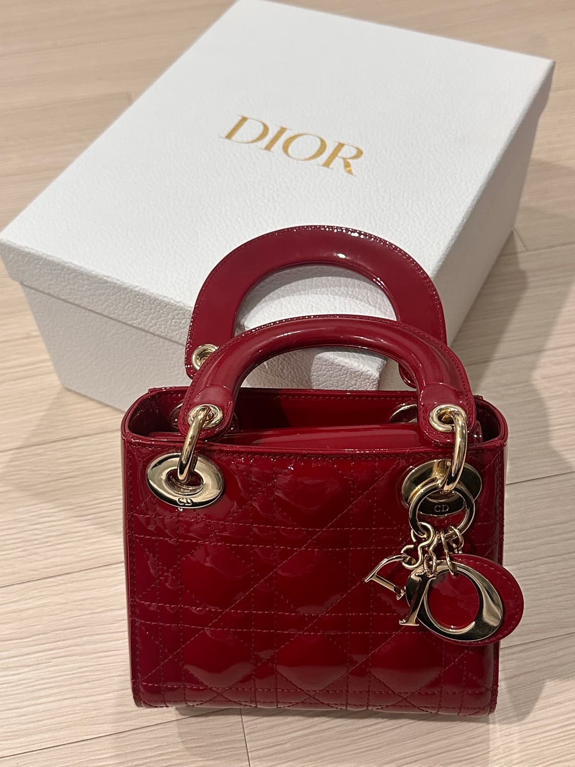 레이디 디올 미니 백 레드 페이턴트 상품이미지1