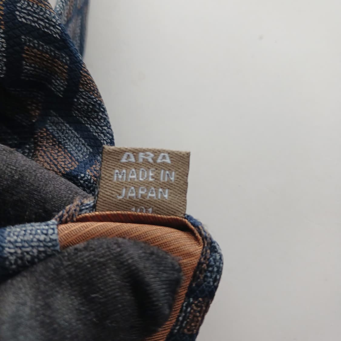 캘빈클라인 실크 블럭 패턴 넥타이 9.6cm A등급 A18162
 상품이미지9