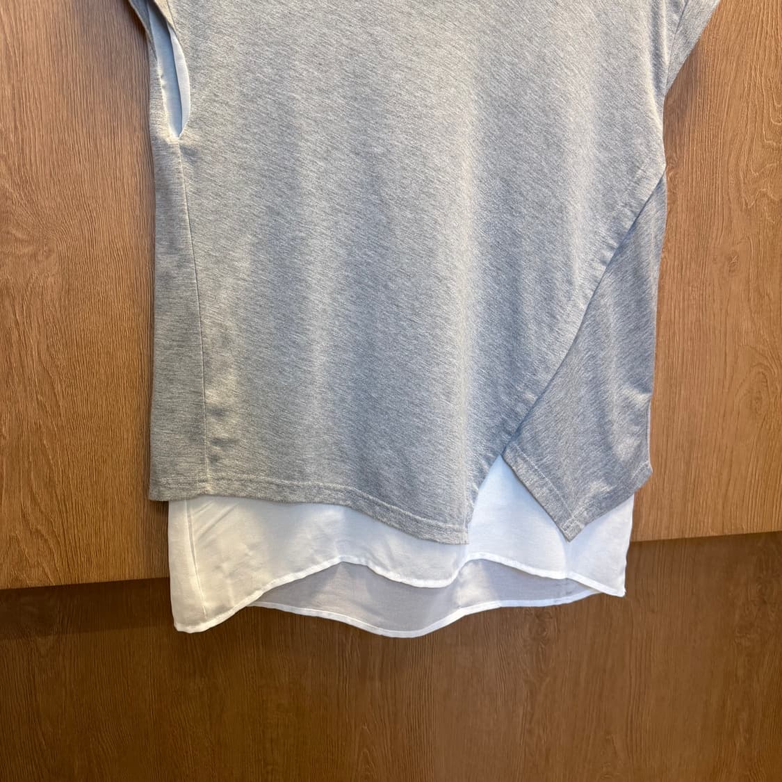 빈티지 슬리브리스 티셔츠 쉬폰 레이어드 디테일 루즈핏 그레이 상품이미지4