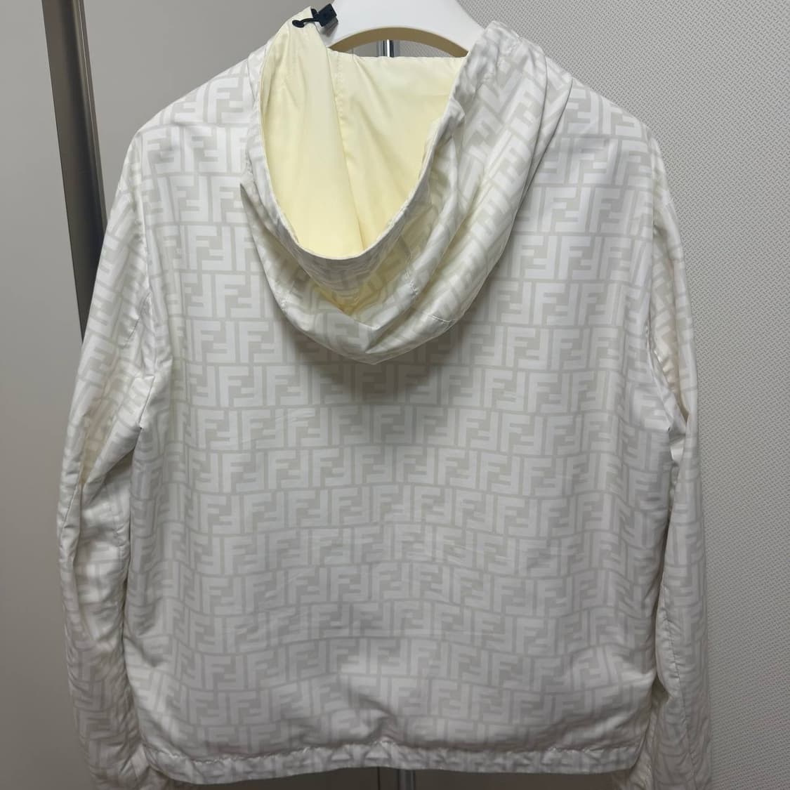 [정품] 펜디 FF로고 화이트 나일론 윈드브레이커 상품이미지2