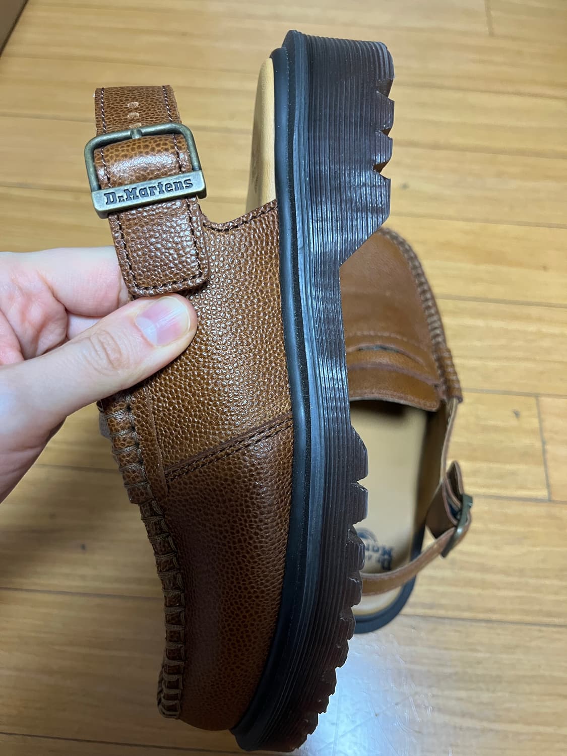 닥터마틴 펜톤 슬링백 240 브라운 상품이미지5