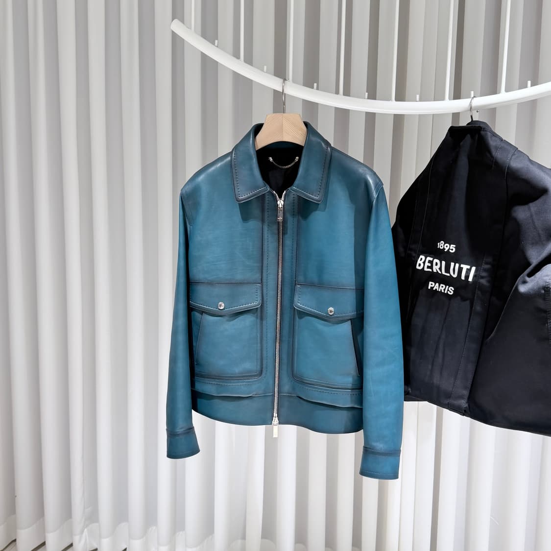 (S+/50) / 벨루티 파티나 송아지 가죽 블루 레더 자켓 상품이미지2
