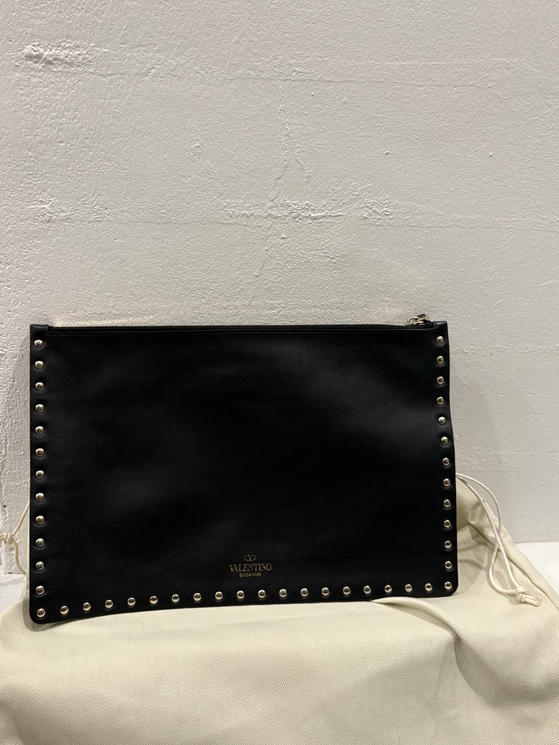 Valentino 발렌티노 락스터드 클러치백 상품이미지6