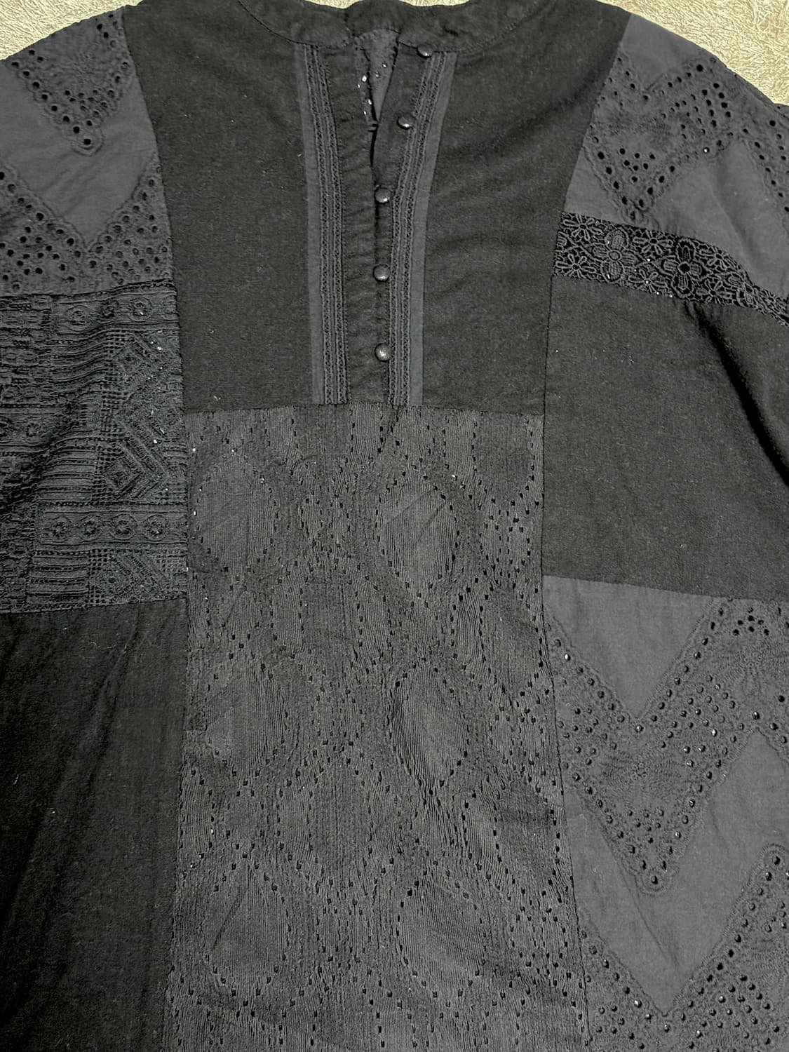 오버핏 아일렛 자수 패치워크 퍼프소매 블라우스 원피스 상품이미지3