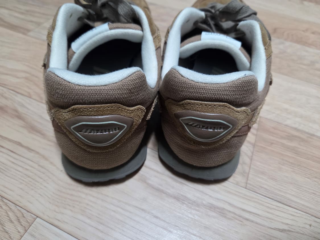 미즈노 LG 60S 2K 브라운 255 팝니다 상품이미지2