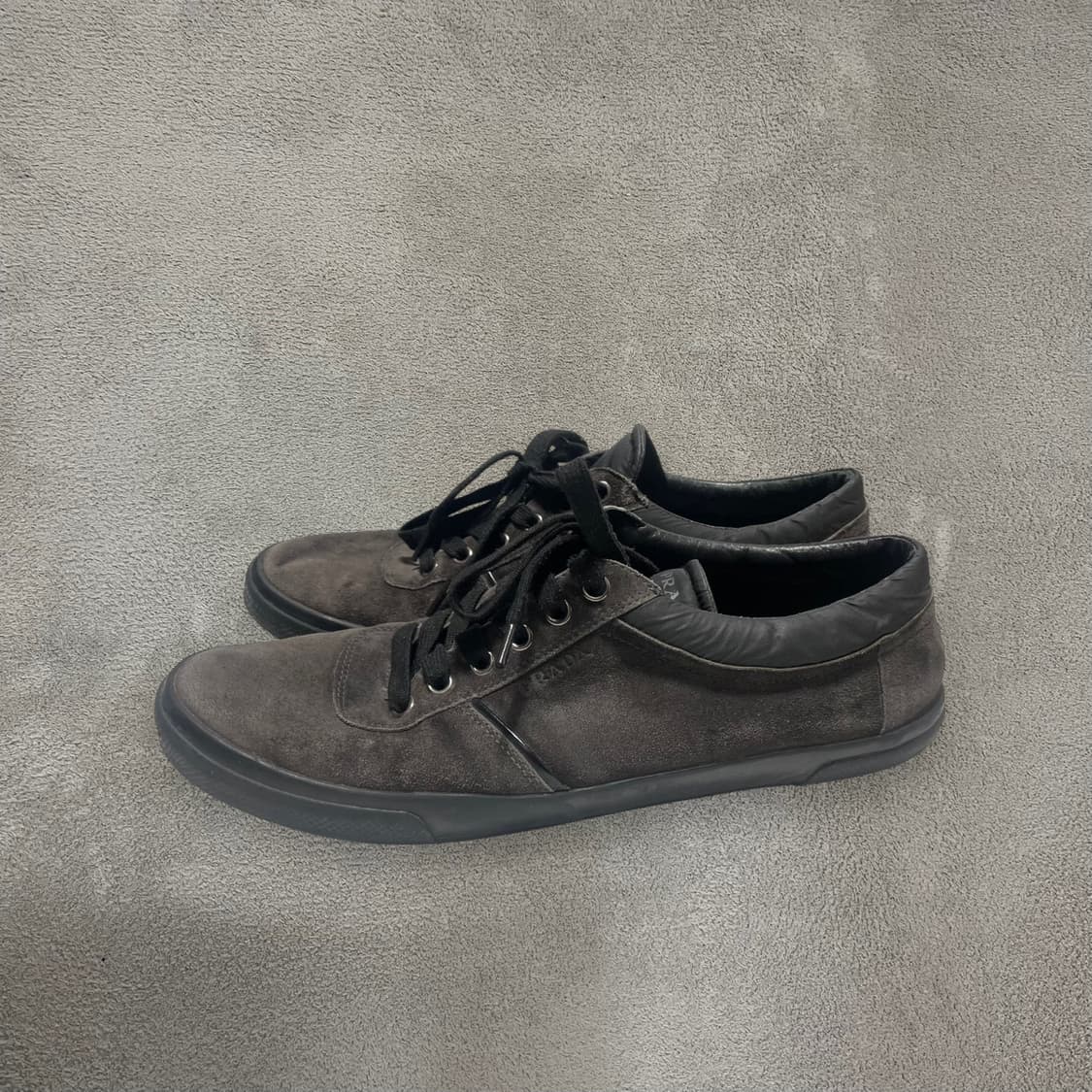 285)프라다 스웨이드 레더 스니커즈 신발 상품이미지2