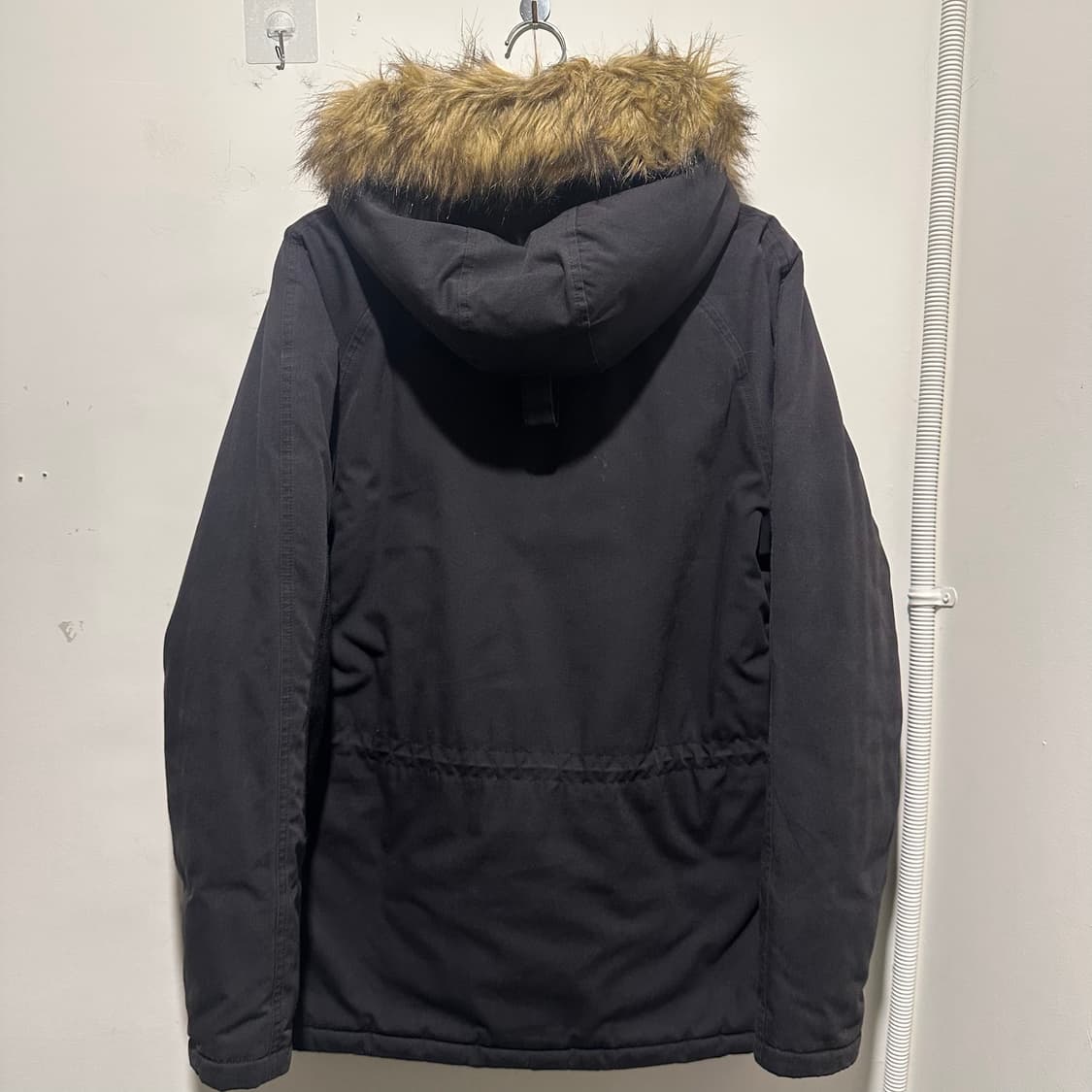 칼하트 블랙 퍼 후드 패딩 상품이미지5