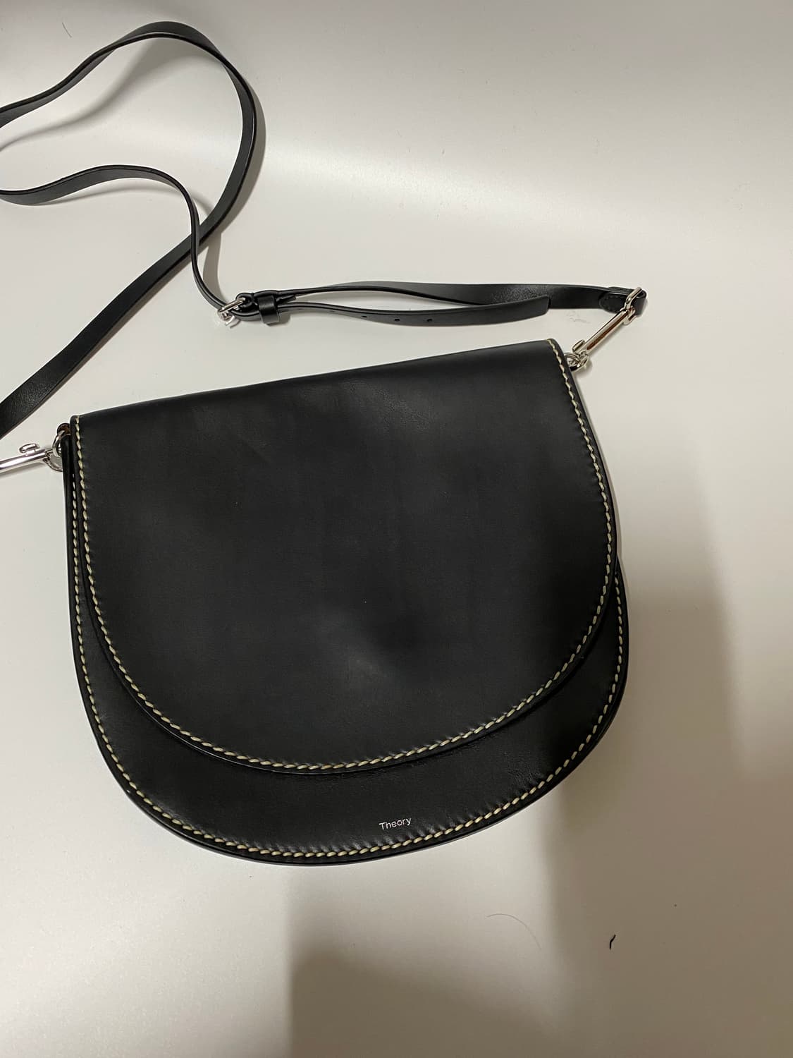 띠어리 크로스백 가죽가방 상품이미지2