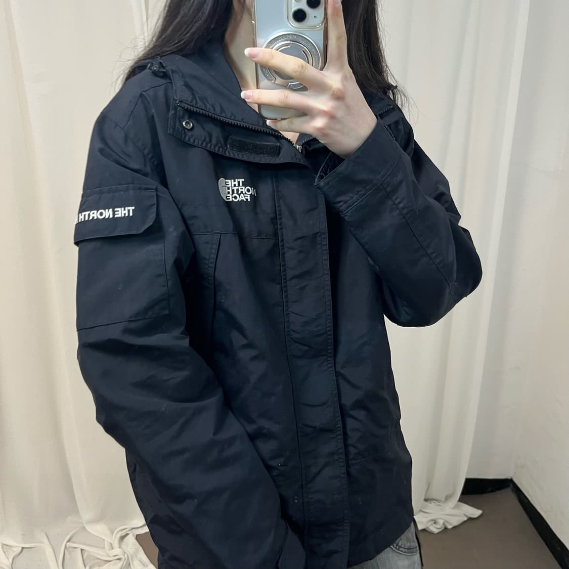 The North Face black windbreaker 상품이미지3