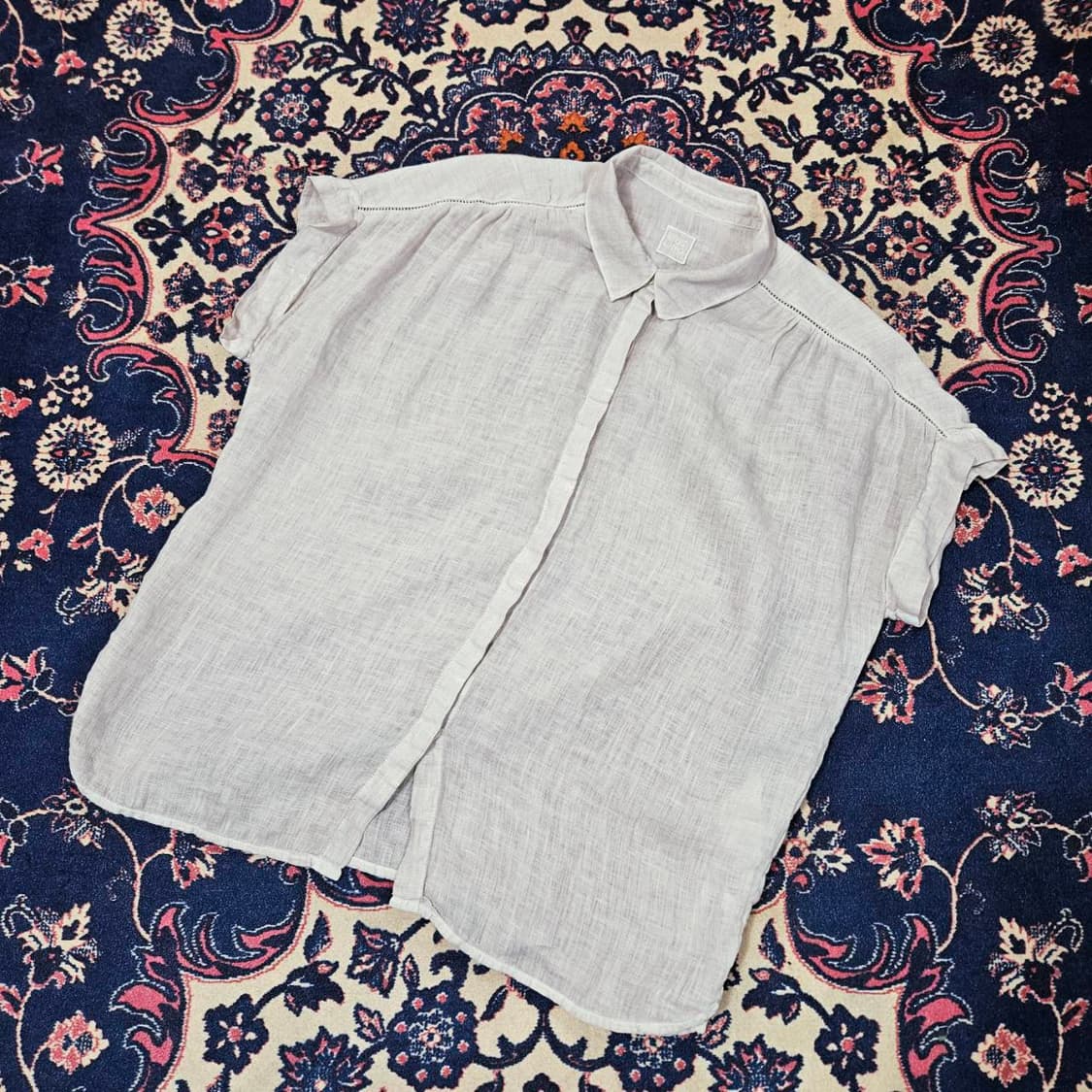 120%리노(120% Lino) in Italy
셔링디테일셔링 블라우스 상품이미지1