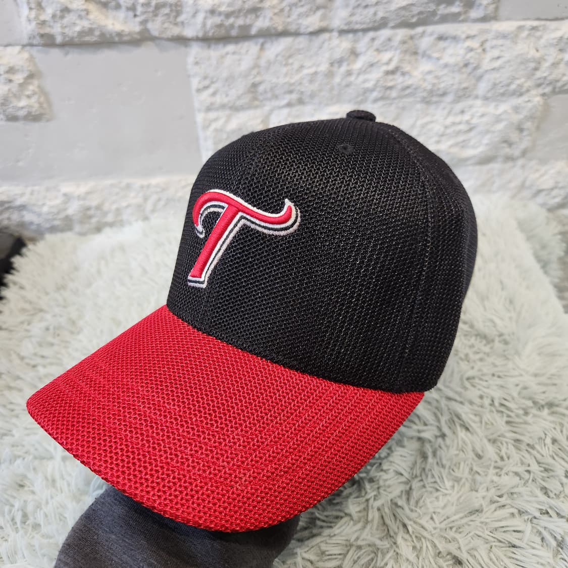 ATC FLEXFIT 블랙&레드 메쉬캡 | Y2K 스포티 볼캡 상품이미지4