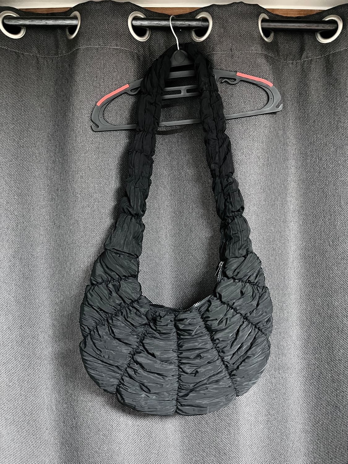 COS 코스 리플 크로스 바디백 블랙 상품이미지1